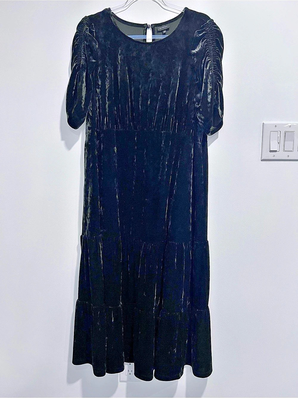Who What Wear Black Tiered Velvet Midi Dress Size 1X Like New